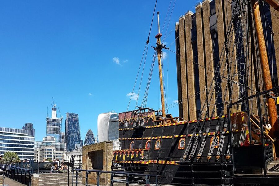 London: 30 London Sights Guided Walking Tour - Parliament Square and Westminster Abbey: where London’s story gets loud