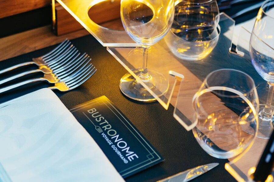 London: 6-Course Gourmet Dinner on a Luxury Coach - Who should book this London dinner coach experience?