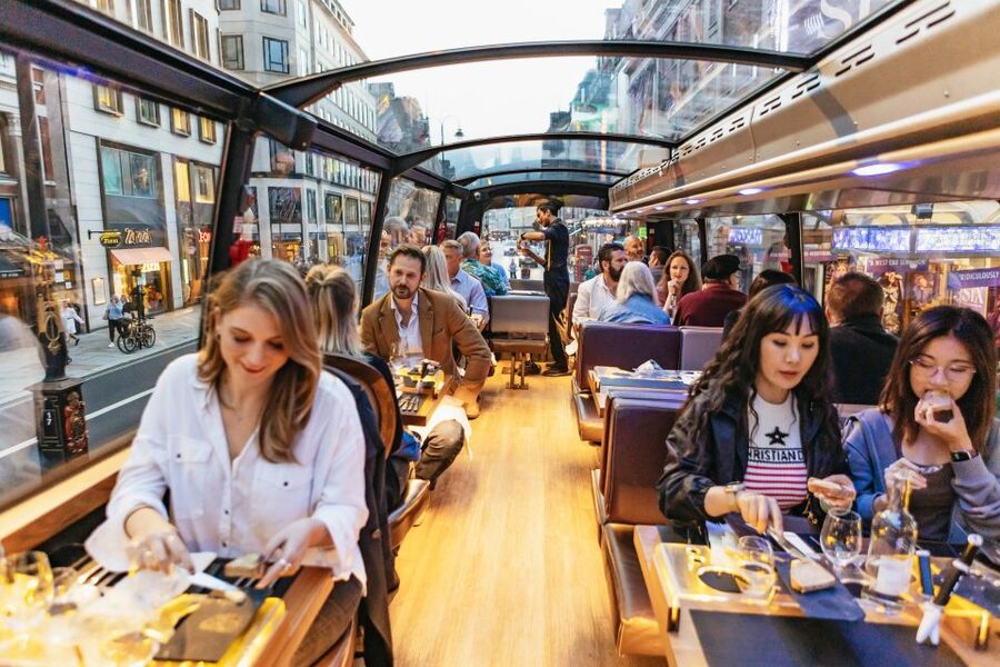London: 6-Course Gourmet Dinner on a Luxury Coach - Six courses served while London rolls past