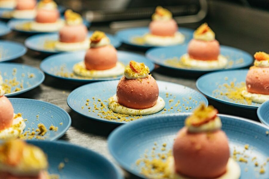 London: 6-Course Gourmet Dinner on a Luxury Coach - Service details that can sway the night