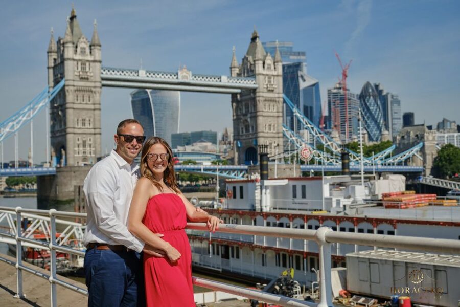 London 60min PRIVATE Personal Vacation & Travel Photographer - Entering The Ivy Tower Bridge, then making the most of your hour