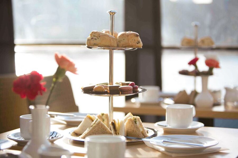 London: Afternoon Tea Cruise on the River Thames - Onboard Commentary: Turn Landmarks into Meaning
