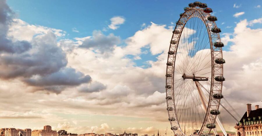 London: App-Based Walking Tour with 30 Stops - Westminster to Trafalgar Square: Big Sights, People Watching, Clean Flow