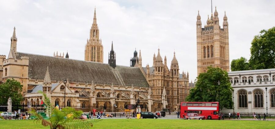 London: App-Based Walking Tour with 30 Stops - St. Paul’s Cathedral and Millennium Bridge: The Skyline Shift