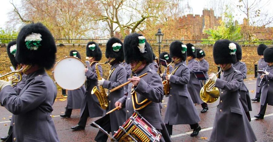 London: Buckingham Palace & Changing of the Guard Experience - Buckingham Palace from the right kind of distance