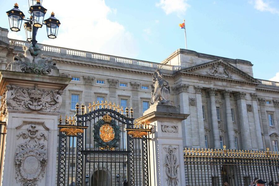 London: Buckingham Palace Entry Ticket & Royal Walking Tour - Why this Buckingham Palace combo tour works so well