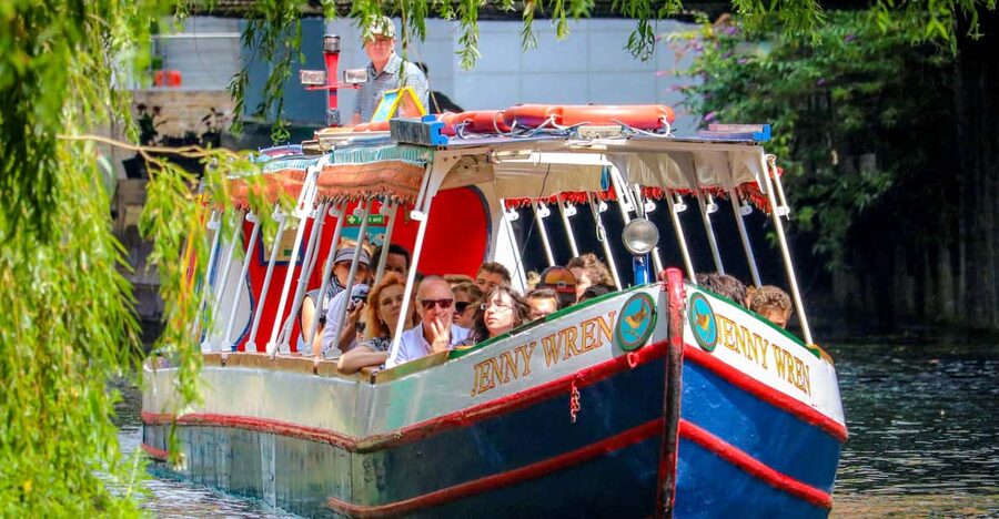 London: Canal Boat Ride on Camden Lock - A covered Camden canal ride on the Jenny Wren