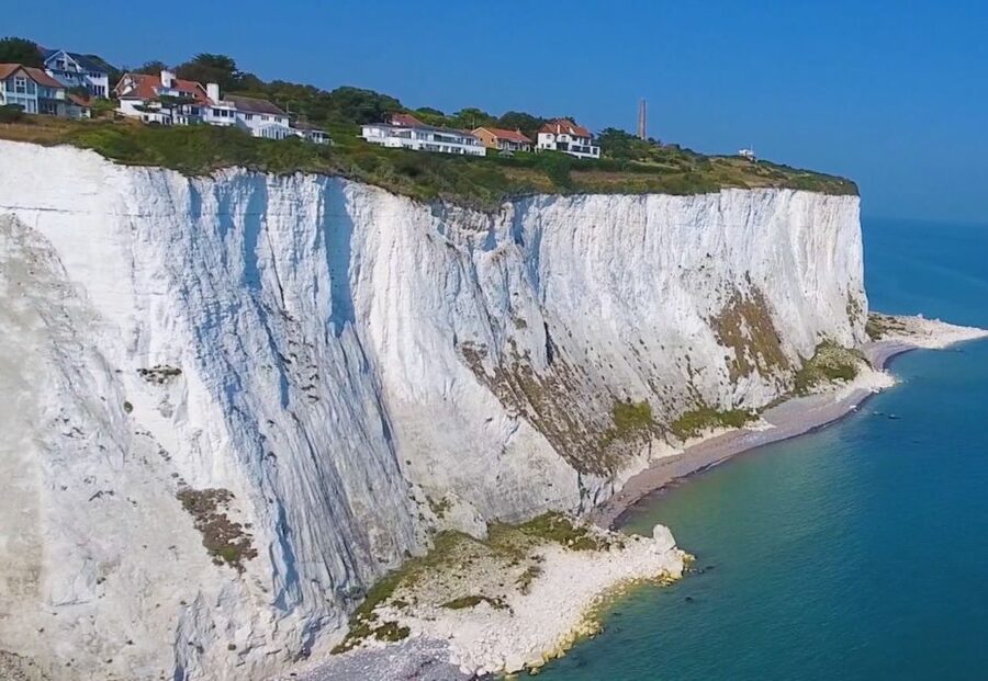 London: Canterbury Cathedral, Dover Castle, and White Cliffs - London to Kent by luxury coach: what the day starts like