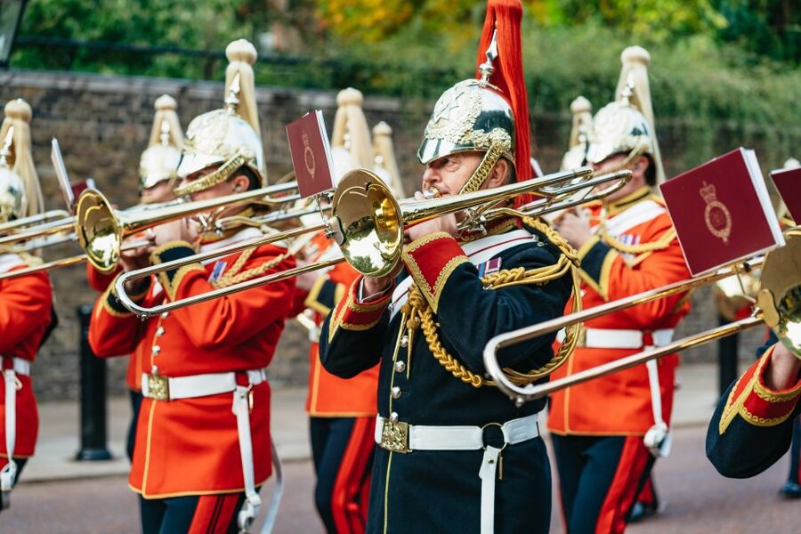 London: Changing of The Guard Tour - St James’s Palace, Clarence House, and St James’s Park: photo stops that make sense