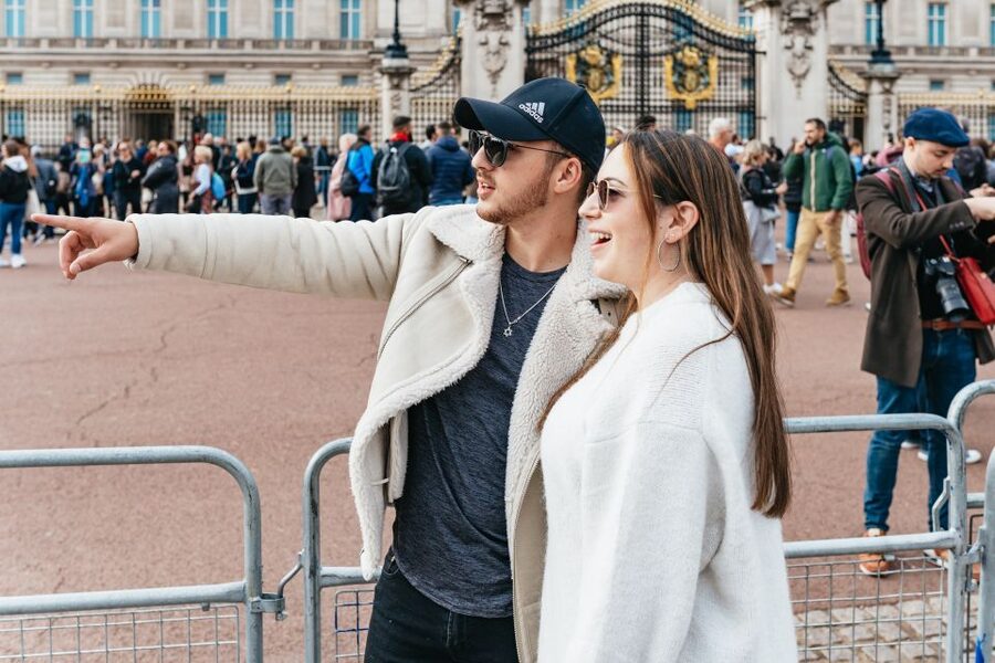 London: Changing of The Guard Tour - Rain, Sunday changes, and the plan if the ceremony goes sideways
