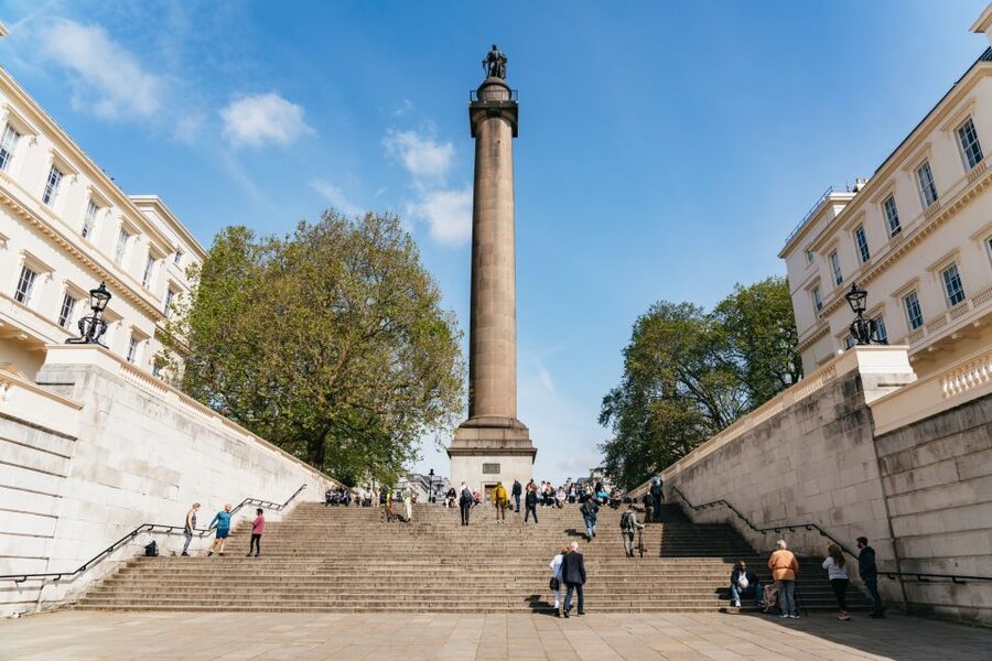 London: Changing of the Guard Tour by Buckingham Palace - Key highlights to know before you go