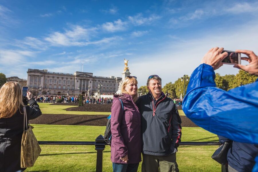 London: Changing of the Guard Walking Tour - Cost of about $26 dollars, and what you really pay for