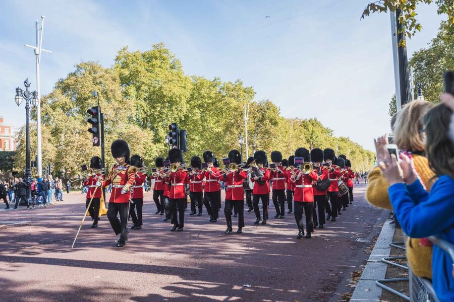 London: Changing of the Guard Walking Tour - Meet outside the Criterion Theatre, then step onto the Mall route