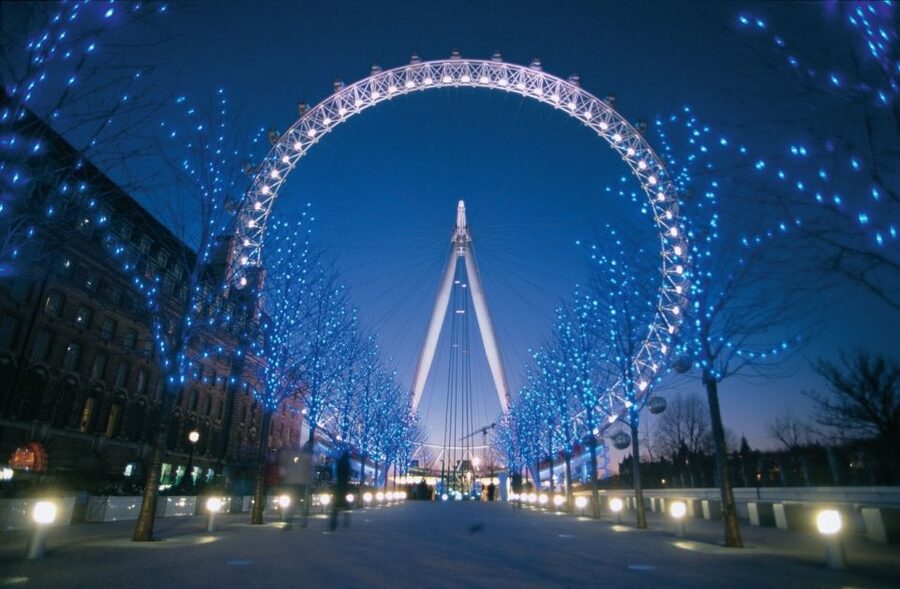 London: Christmas Lights Nighttime Bus Tour with Live Guide - London Eye Skies and Tower Bridge Night Glow