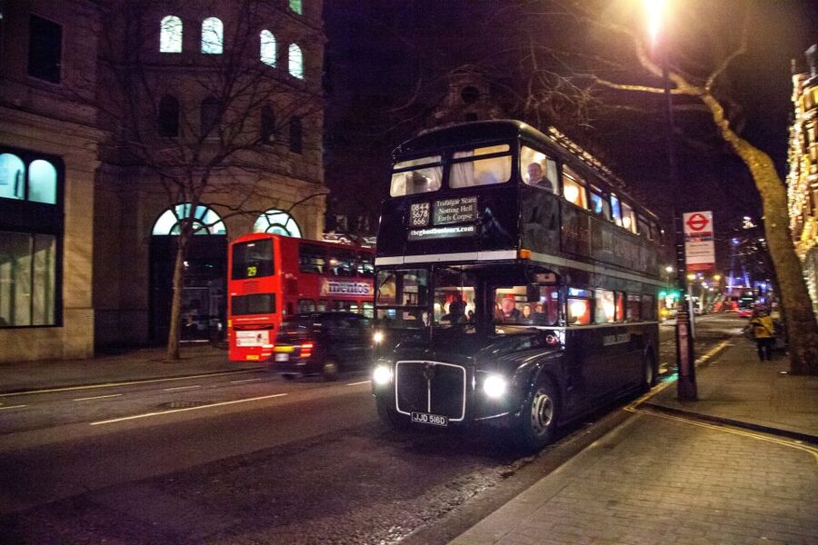 London: Comedy Horror Ghost Tour on a Bus - Guides that can make or break the night (and how to spot a good one)