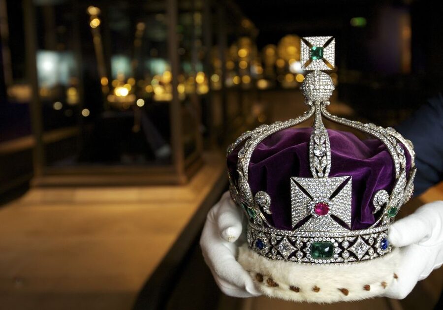 London: Crown Jewels Tour with River Cruise - St. Paul’s Cathedral: Sir Christopher Wren’s Dome and Royal Theater