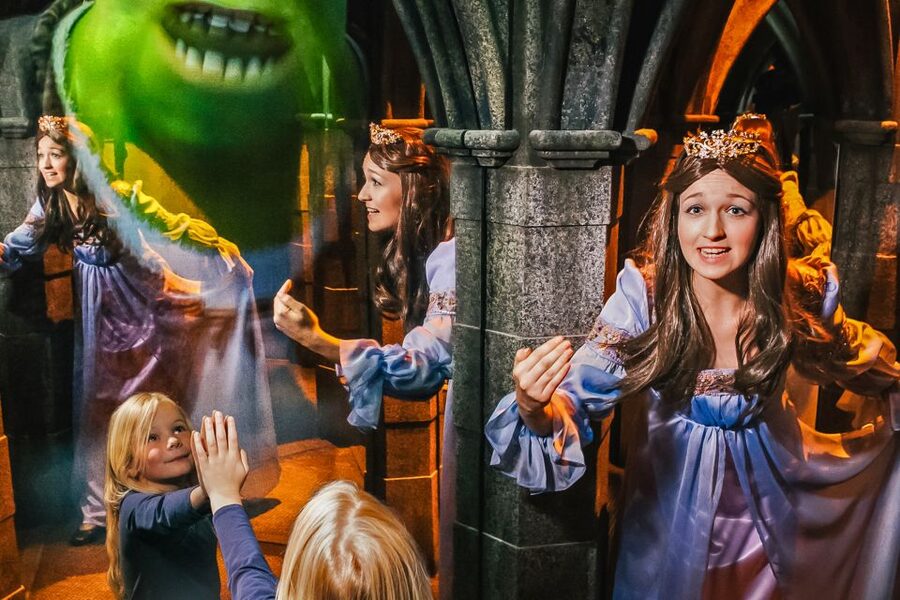 London: DreamWorks Shrek's Adventure Tour - Entering Far Far Away by way of a 4D bus