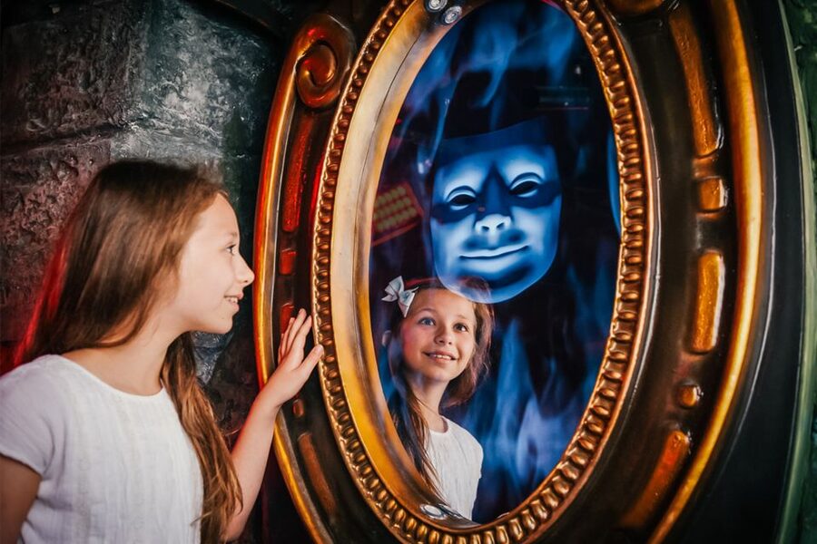London: DreamWorks Shrek's Adventure Tour - Donkey’s chaotic guidance and the “you are in it” feeling