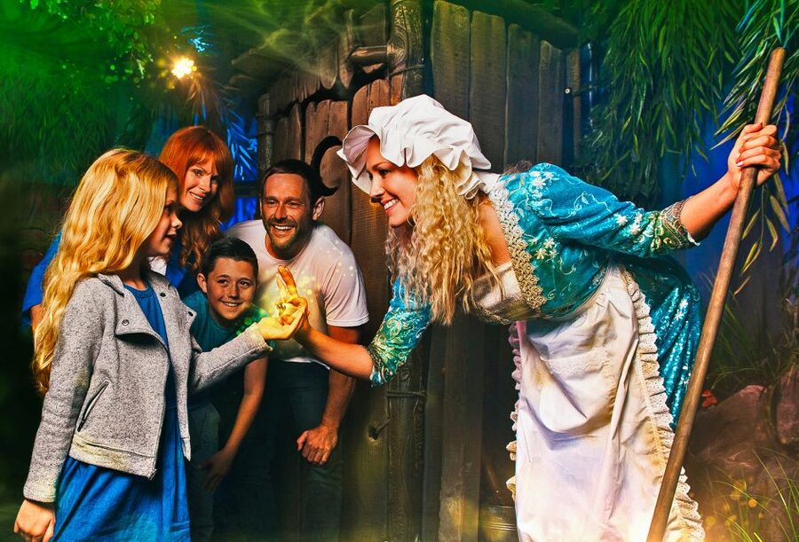 London: DreamWorks Shrek's Adventure Tour - Pinocchio and the wheel of torture rescue