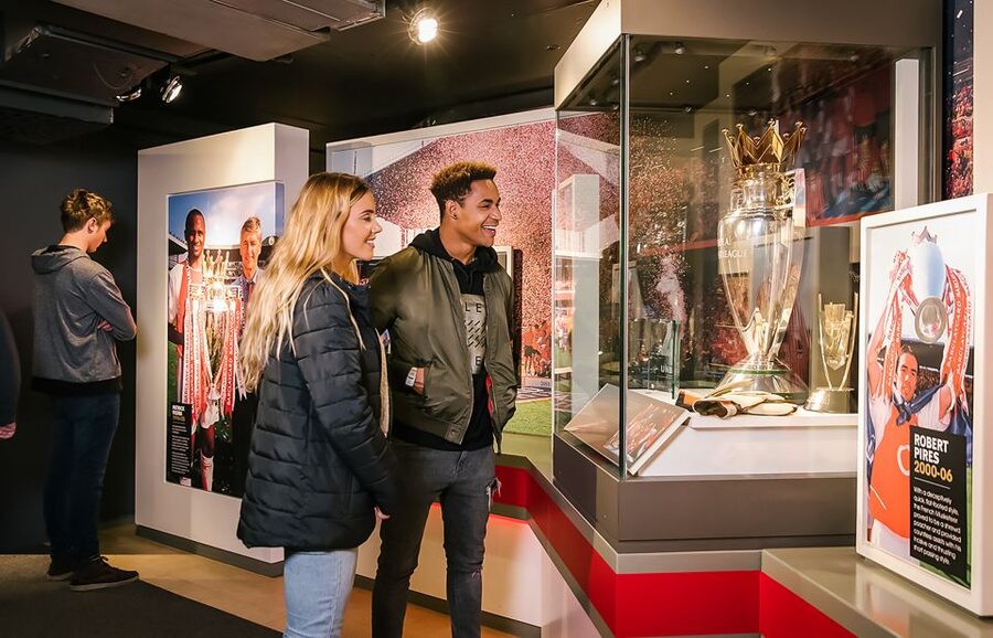 London: Emirates Stadium Entry Ticket and Audio Guide - Arsenal Museum: Woolwich, Highbury, Emirates, and the Artifacts