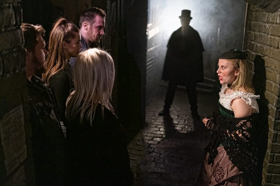 London: Entry Ticket to London Dungeon - The flow of the show, how the 1-way route keeps things moving