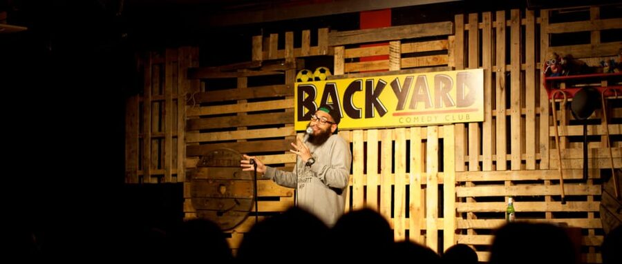 London: Friday Night at The Backyard Comedy Club - A 6:00pm to 10:30pm game plan that actually works