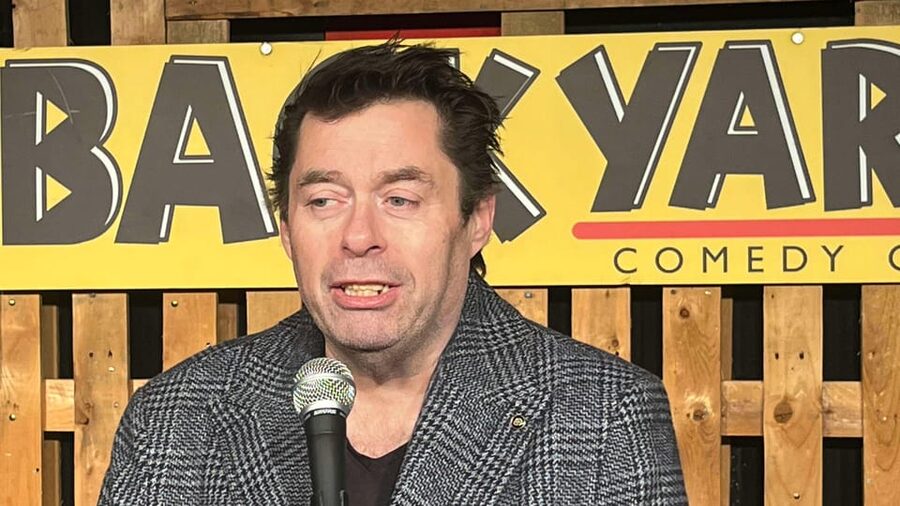 London: Friday Night at The Backyard Comedy Club - Practical tips to make it easy