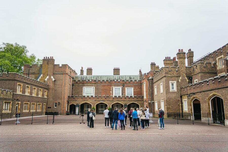 London: Ghost Walk and River Thames Boat Ride - Tower of London at Night: A Royal Finale That Feels Like a Warning