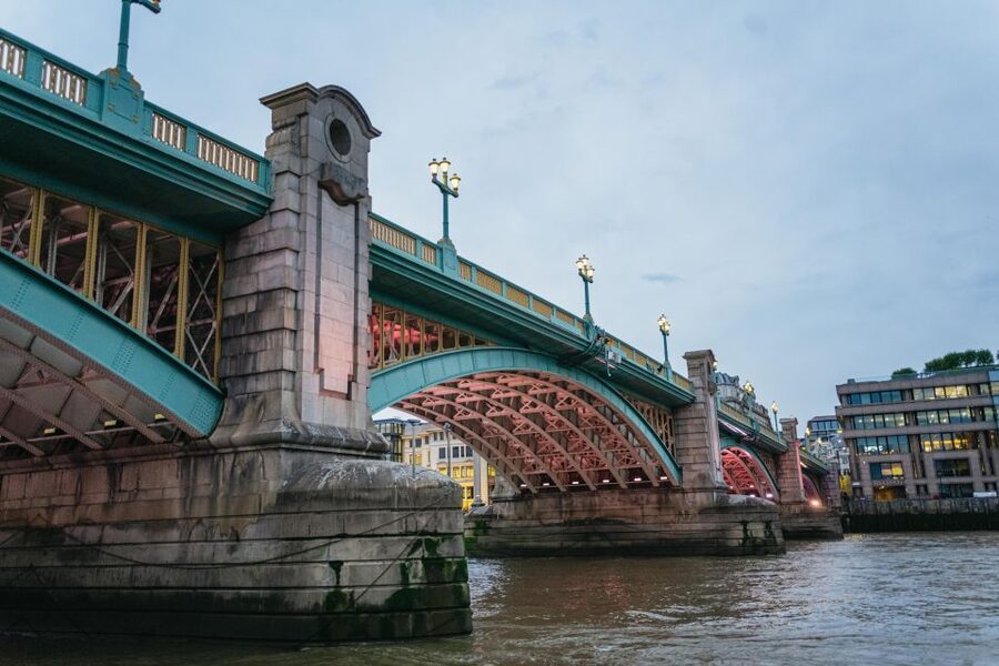 London: Ghost Walk and River Thames Boat Ride - Transport Choice: Thames Boat vs Walking and Tube