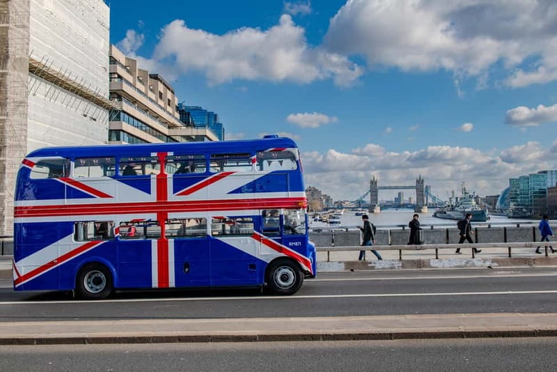London: Great British Afternoon Tea Bus Tour - Service style: the staff who make it feel like more than food