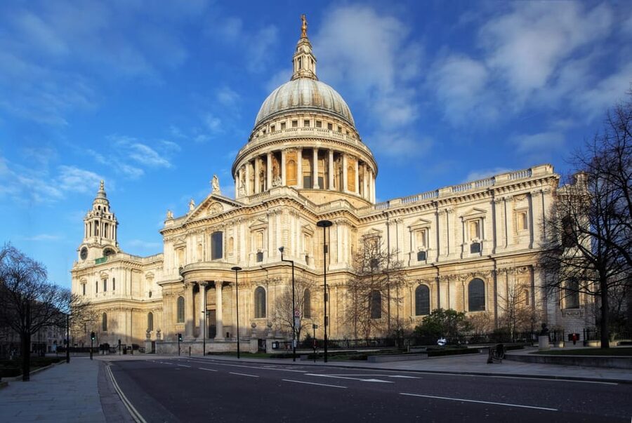 London: Guided Sightseeing Tour on a Vintage Open-Top Bus - Who this tour fits best