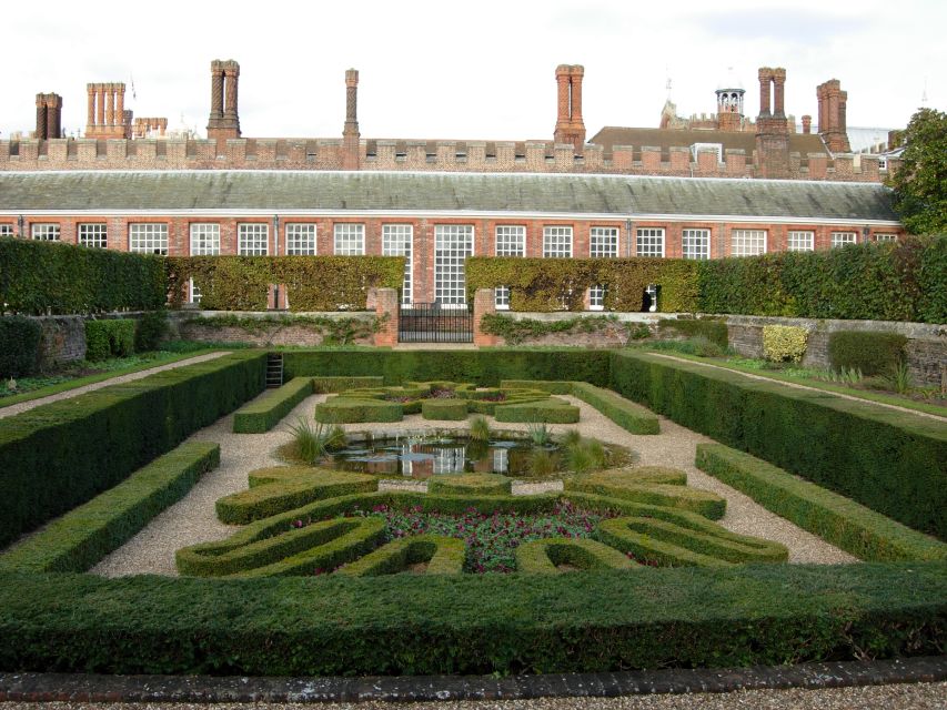 London Half-Day Private Chauffeur Driven Tour - Trafalgar Square, Nelson’s Column, and the National Gallery Area