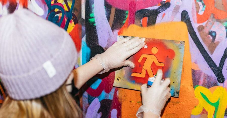 London: Half-Day Street Art Tour and Workshop - Meeting the White Goat Statue and finding your start point fast