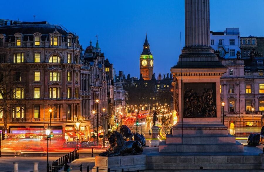 London: Harry Potter and the Clink Prison (Tour + Tickets) - Platform to the backstreets: Harry Potter shop stop and the Cecil Court area