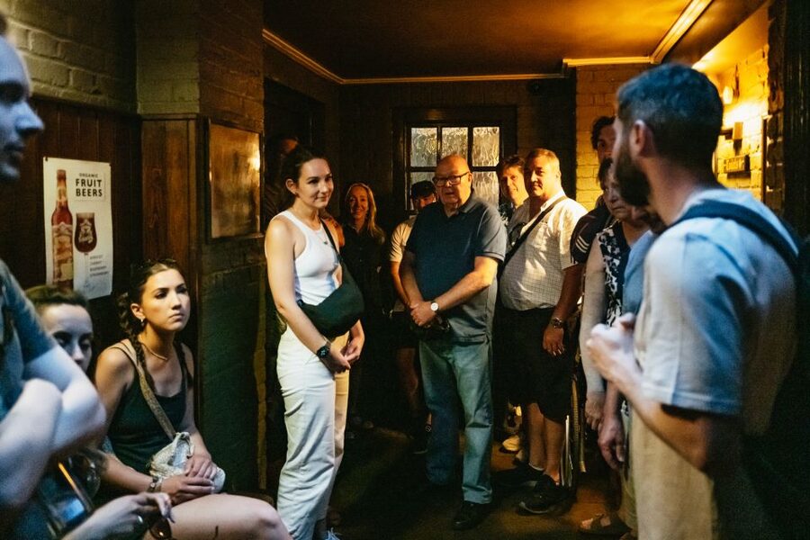 London: Historic Pubs of Central London Walking Tour - Guide-led chat, group vibe, and solo traveler-friendly pacing