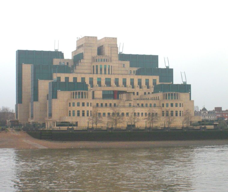 London: James Bond Shooting Locations Tour by Black Taxi - 10 Downing Street and Parliament from the taxi window