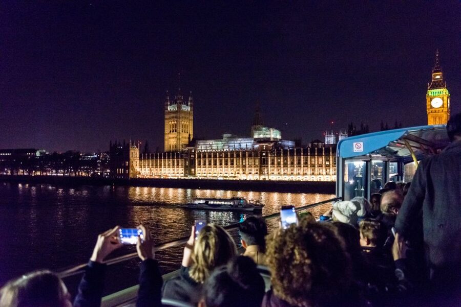 London: Nighttime Open-Top Sightseeing Tour with Live Guide - Live English guidance plus 12 languages, and how to use it on the bus