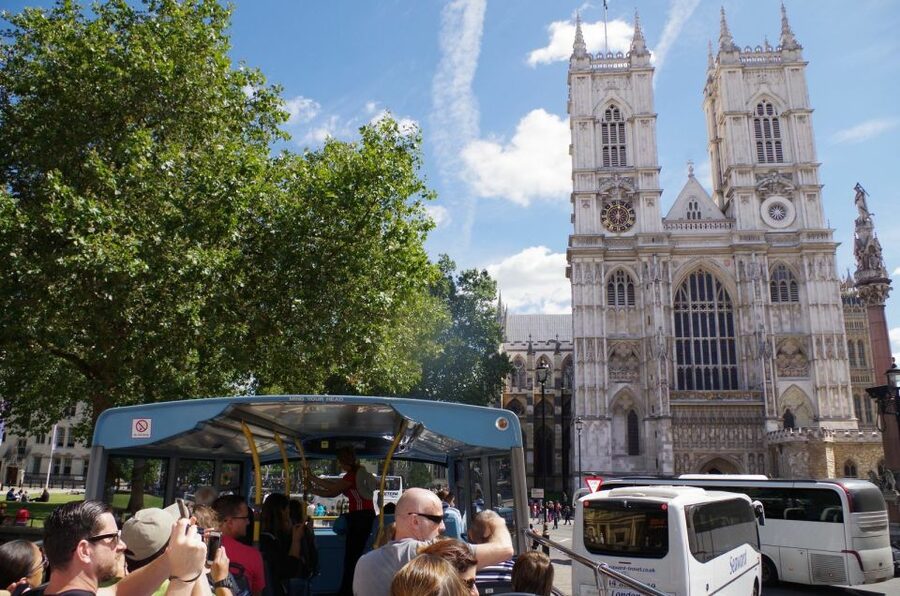 London: Panoramic Open-Top Bus Tour - Live guides like Tim and John, and what makes their style matter