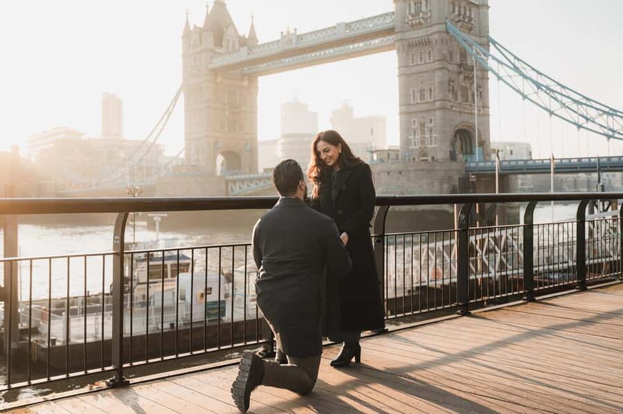 London Portraits Tour – Receive All Photos Same Day - Posing and outfit help that actually reduces stress
