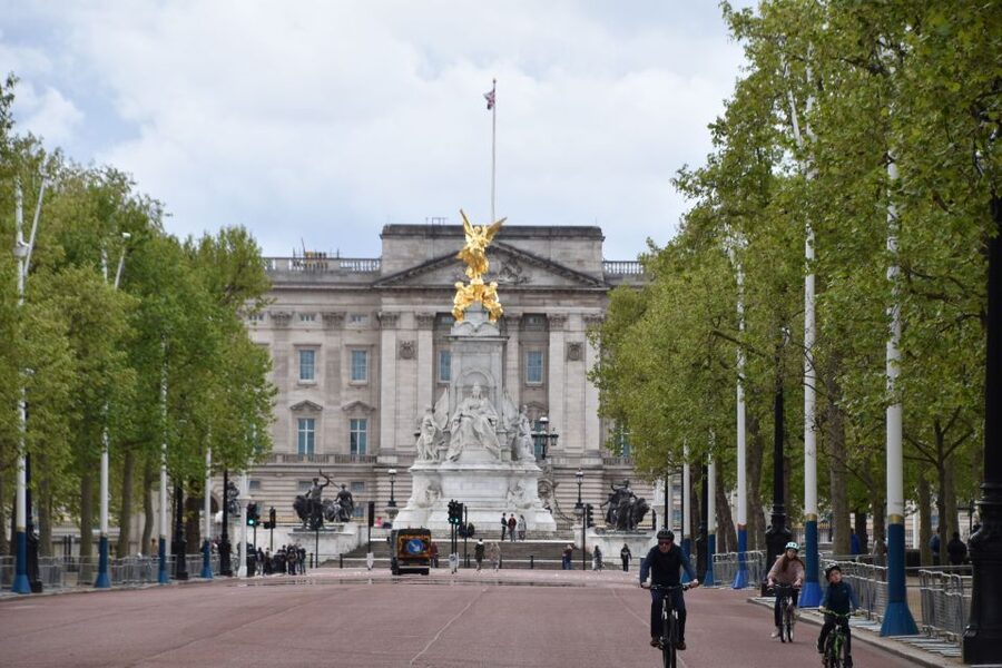 London: Private Beatles Taxi Tour - Starting at Royal Court Theatre in Sloane Square