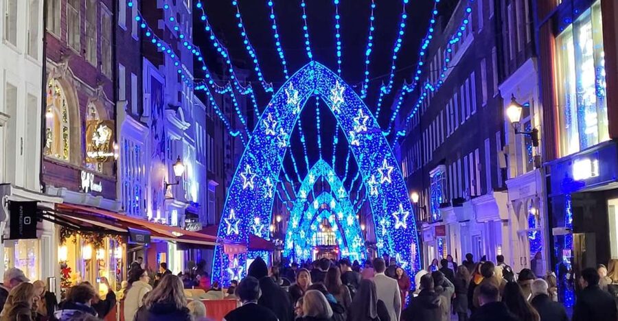 London: Private Christmas Lights and Markets Walking Tour - Meeting at the Royal Opera House entrance, then straight into Covent Garden