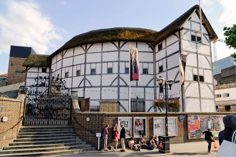 London: Private City Kickstart Walking Tour - Languages, shoes, and what to bring
