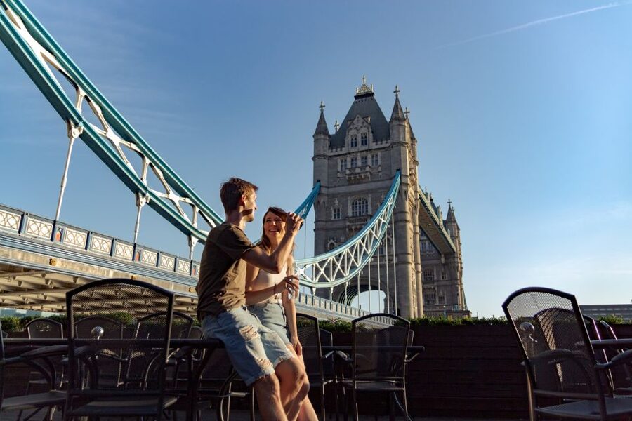 London: Private City Kickstart Walking Tour - Shakespeare’s Globe and the walk across Millennium Bridge