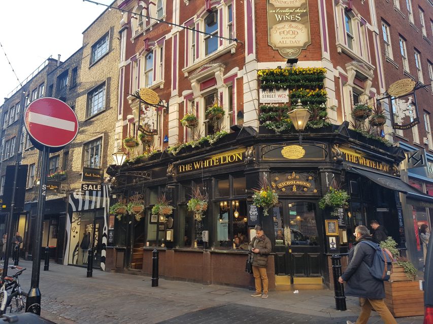 London: Private City Tour - Trafalgar Square, Piccadilly Circus, and Regent Street in one sweep