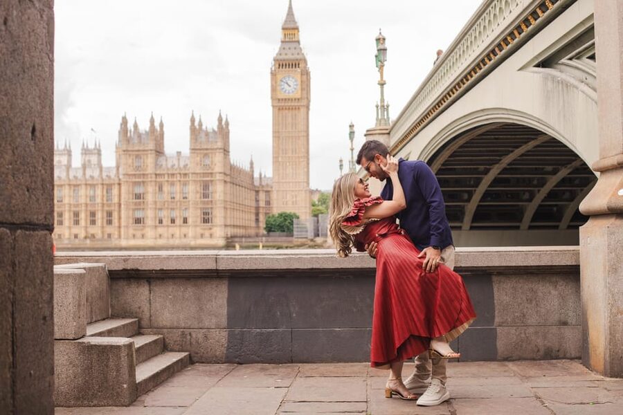 London: Private Photoshoot with Video Clip Option - Shooting iconic sights without losing your whole trip