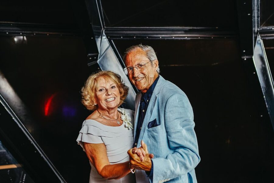 London: River Thames Dinner Cruise - Live singer, dancing optional: how the entertainment fits the meal