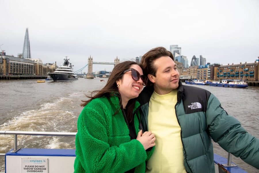 London: River Thames Hop-On Hop-Off Sightseeing Cruise - Why the Thames Cruise Beats Staring at Landmarks From a Walkway