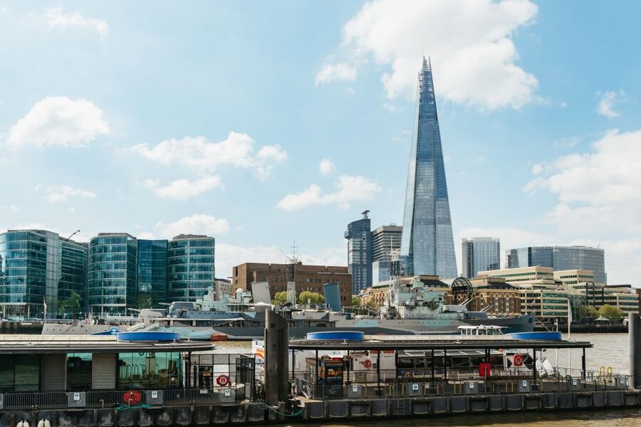 London: River Thames Hop-On Hop-Off Sightseeing Cruise - On-Board Comfort, Photos, and the Coffee and Snacks Factor