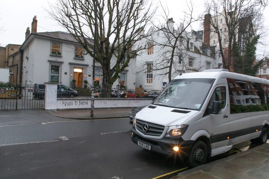 London: Rock 'n' Roll History Tour - Abbey Road crossing: the money photo, and how to do it right