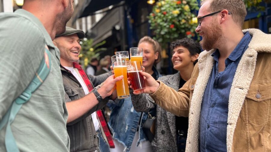 London: Royal Historic Pubs Walking Tour - Secret alleyways and royal palaces: the walking becomes the attraction
